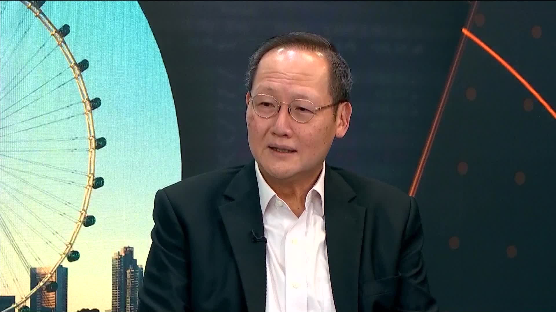 Singapore won't limit the number of applicants for its newest work permit, Minister of Manpower Tan See Leng said exclusively to Bloomberg's Juliette Saly.Source: Bloomberg