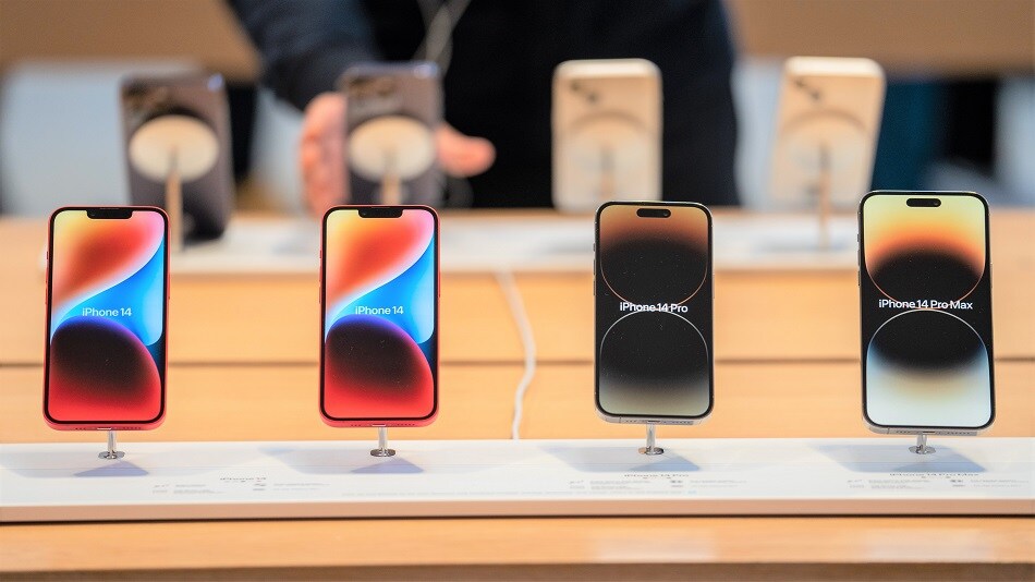WATCH: Apple Inc. says shipments of iPhone 14 Pro and iPhone 14 Pro Max will be lower than expected. Peter Elstrom reports.Source: Bloomberg