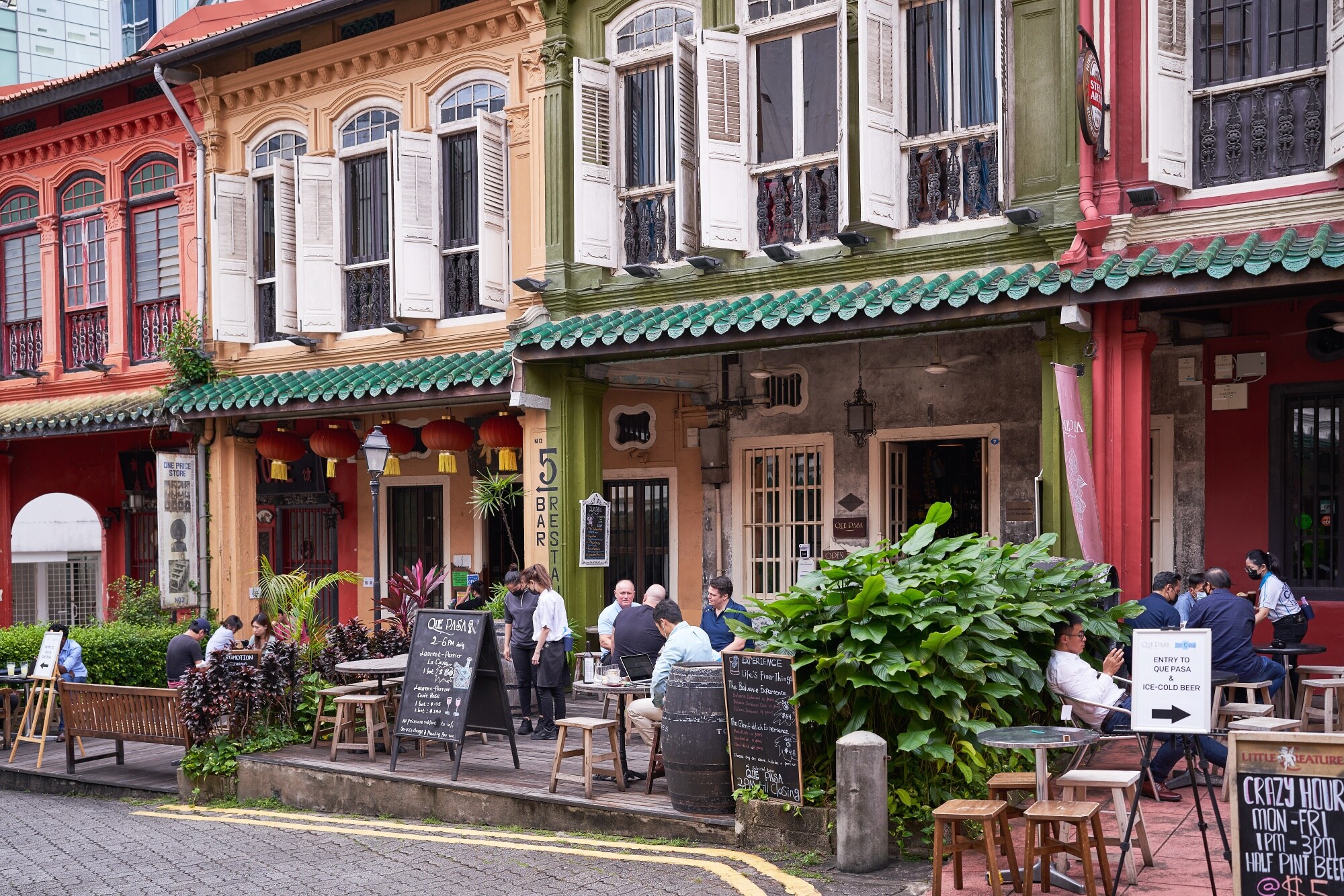 Customers outside bars in Singapore.Photographer: Lauryn Ishak/Bloomberg