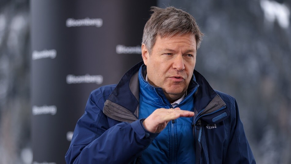 WATCH: German Vice Chancellor Robert Habeck says a decision on sending Germany's Leopard main battle tank to Ukraine will be easier if the US also sends equivalent vehicles.Source: Bloomberg