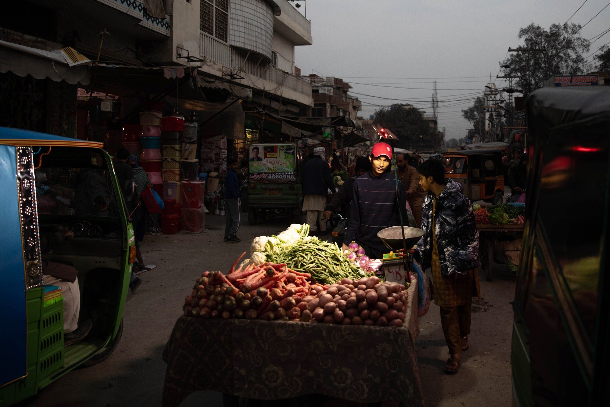 Vendors sell fruit under lights lit by batteries in Lahore on Jan. 23.Photographer: Betsy Joles/Bloomberg