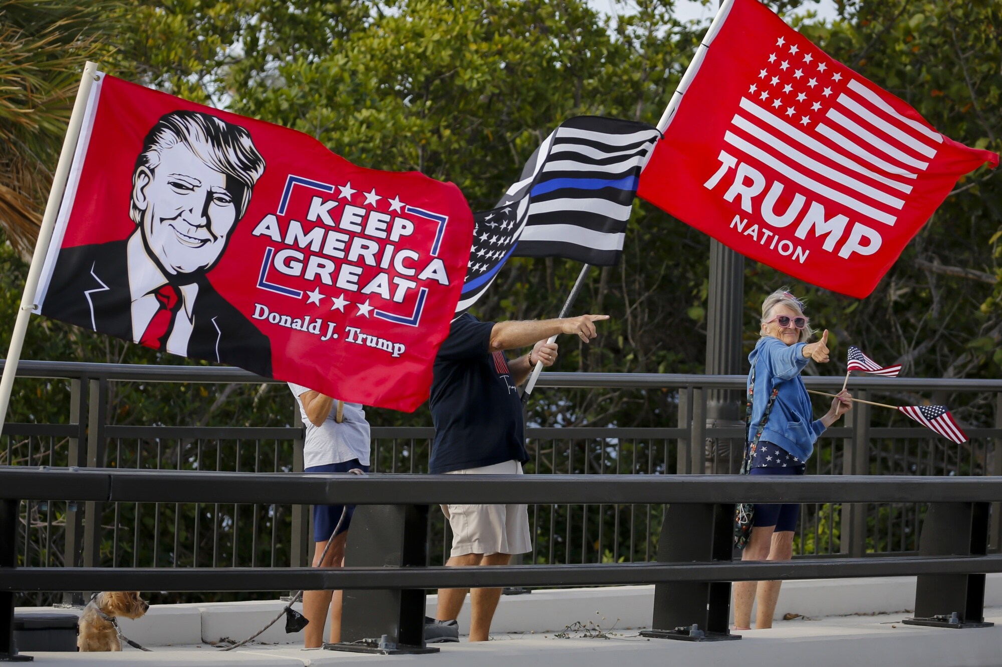 Supporters of Donald Trump outside Mar-A-Lago in Palm Beach, Florida, on March 31.Photographer: Eva Marie Uzcategui/Bloomberg