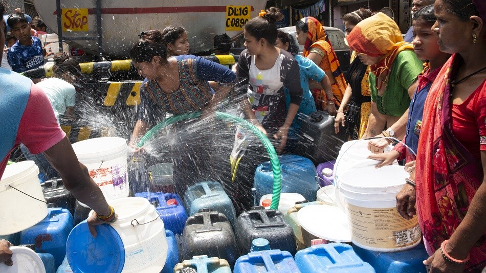 WATCH: Stock pickers in some of Asia's key markets are being battered by a series of extreme weather events from heat waves to flooding. Bloomberg's Chiranjivi Chakraborty reports.Source: Bloomberg