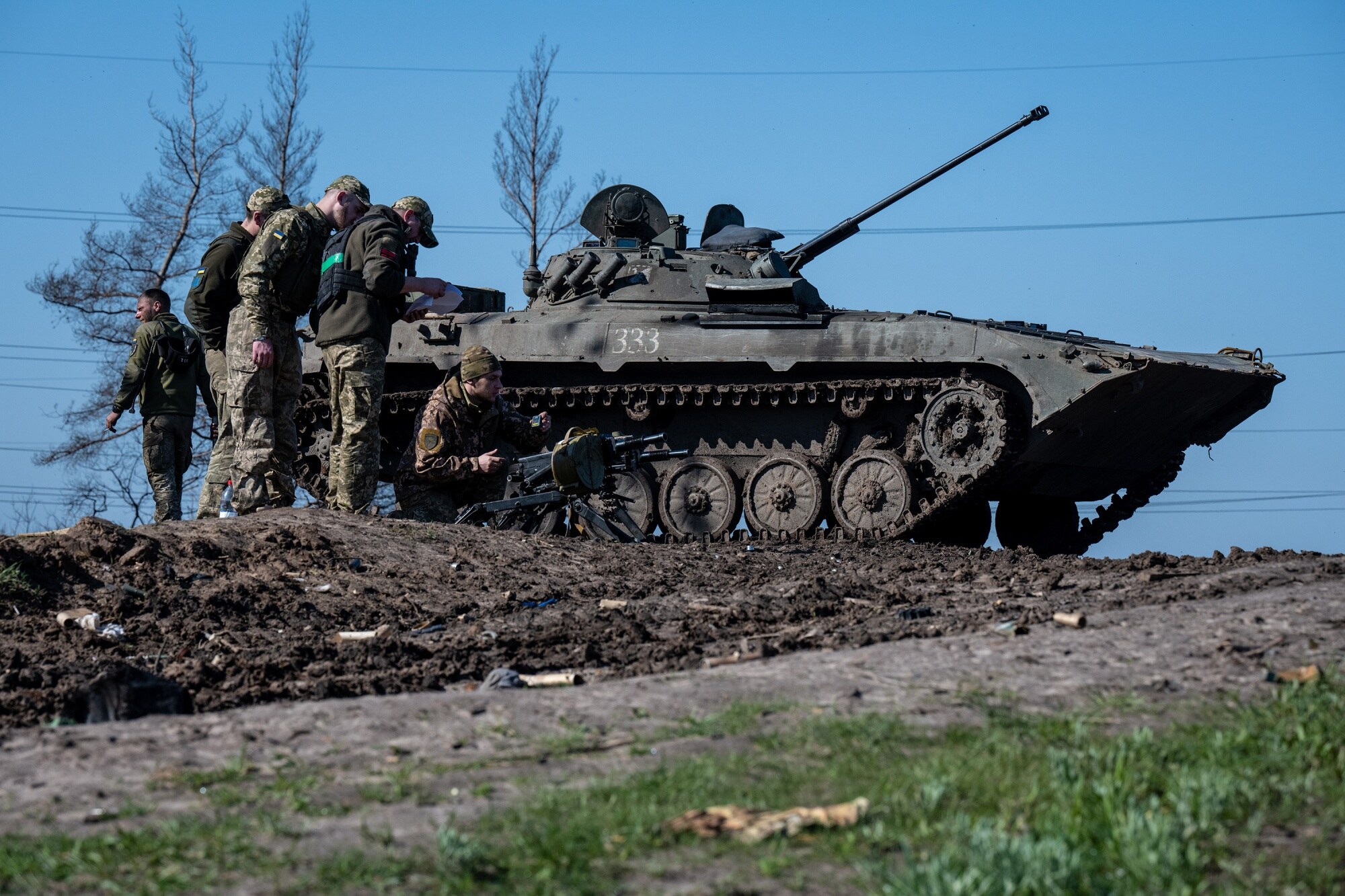 Ukrainian Armed Forces train in the Donbas region, Ukraine, on April 26. Photographer: Scott Peterson/Getty Images