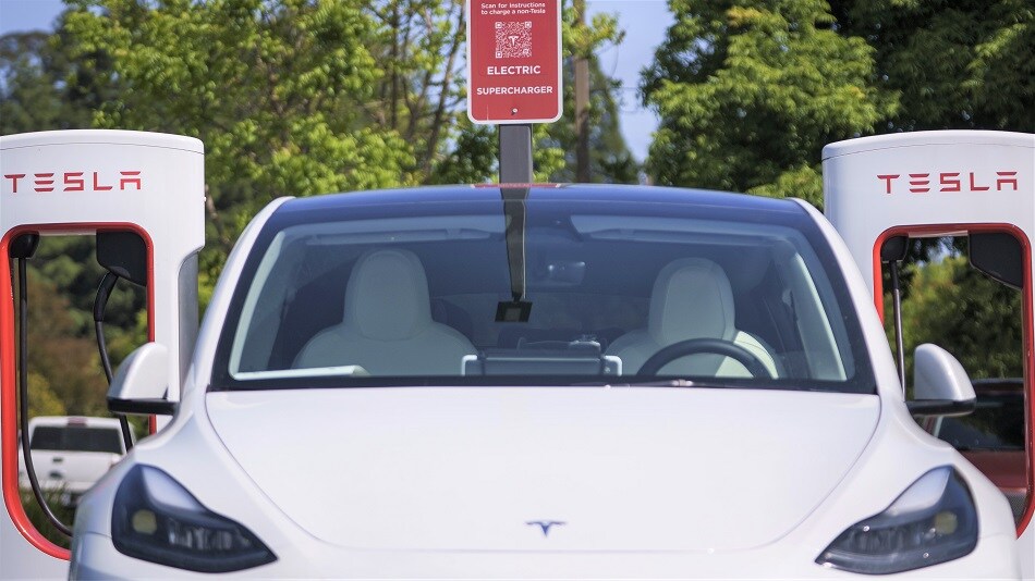 WATCH: Tesla delivered a record number of cars in the second quarter. Paul Allen reports.Source: Bloomberg