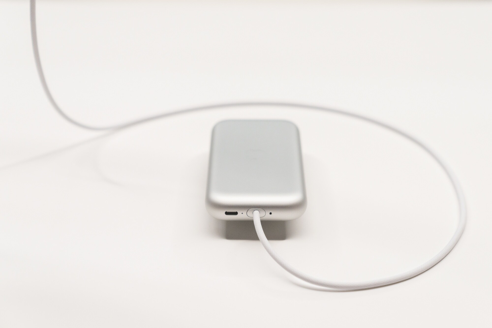 Apple Vision Pro external batteryPhotographer: Philip Pacheco/Bloomberg