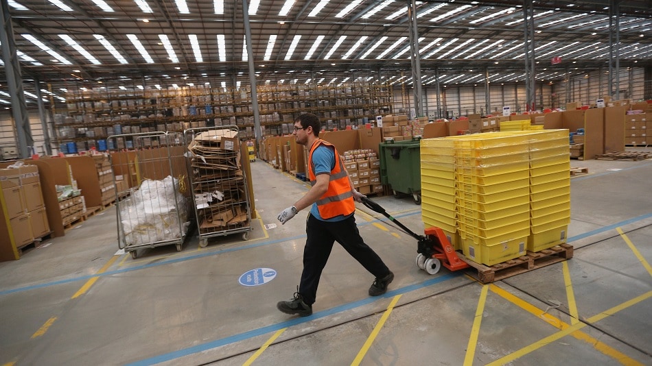WATCH: US private payrolls increased by 324,000 last month as companies added more jobs in July than expected. Michael McKee has more. Source: Bloomberg