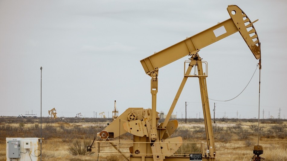WATCH: Oil prices are in focus after Saudi Arabia and Russia extended output cuts to the end of the year. Su Keenan reports.Source: Bloomberg