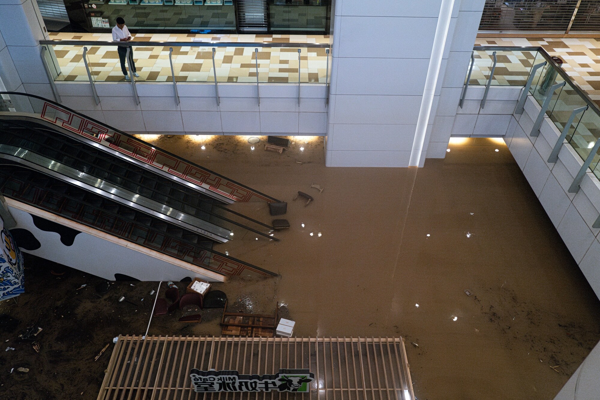 A flooded shopping mall in Wong Tai Sin.Photographer: Lam Yik/Bloomberg