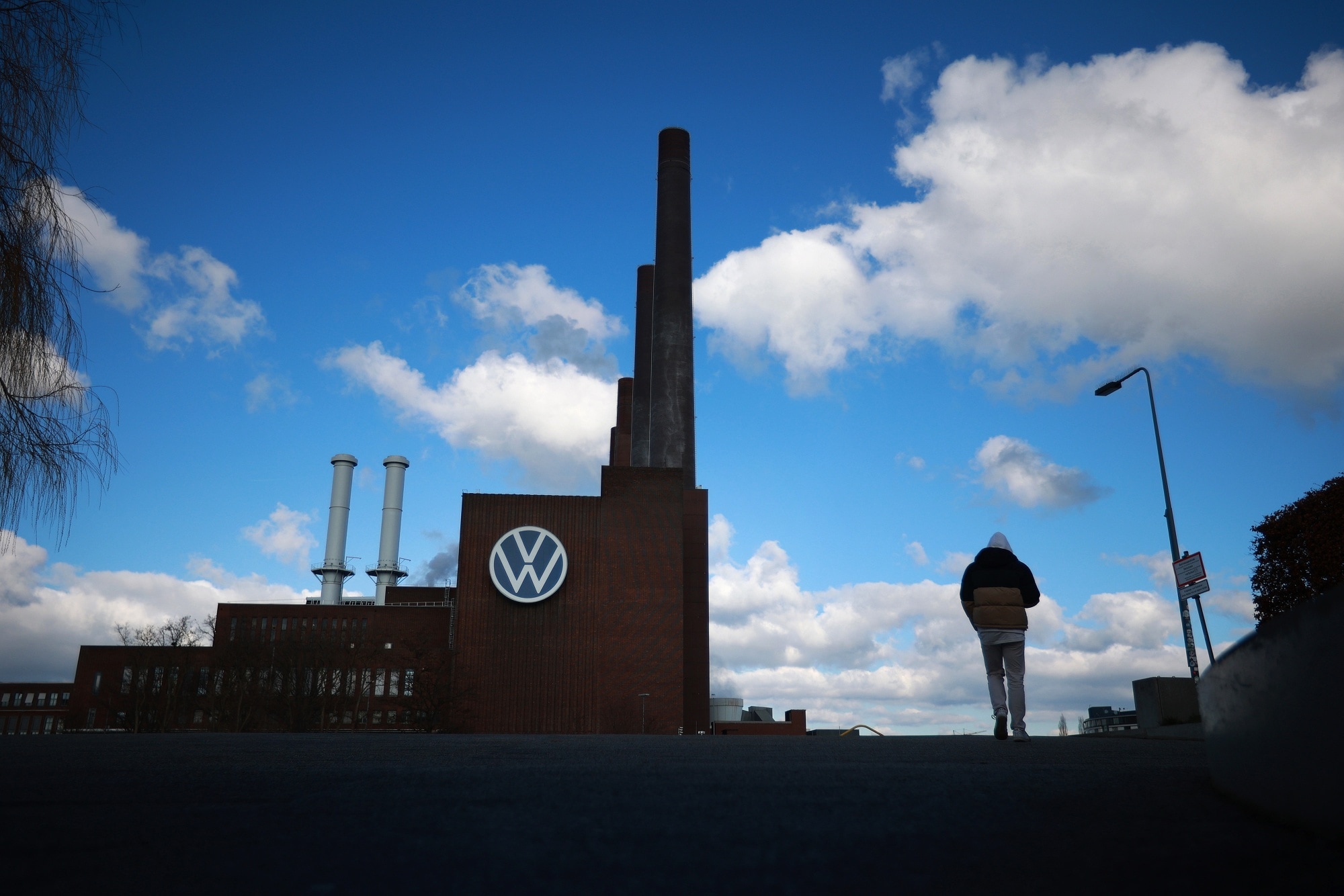 The competitive vise squeezing Volkswagen from top to bottom and from the US to China might evolve into its biggest crisis since the 2015 diesel scandal. Photographer: Krisztian Bocsi/Bloomberg