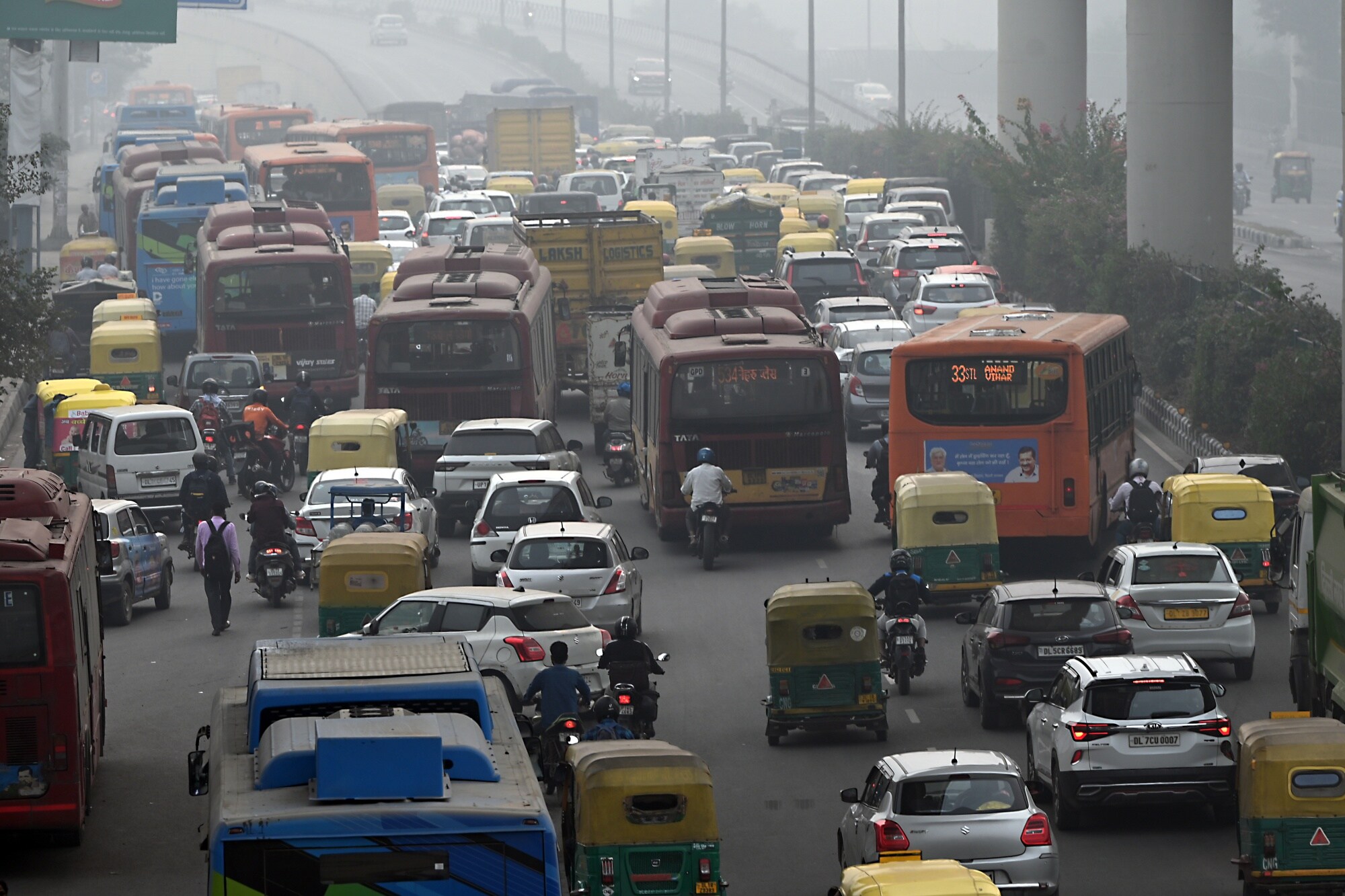 Traffic along a highway amid heavy smog and pollution in New Delhi in November. Photographer: Prakash Singh/Bloomberg