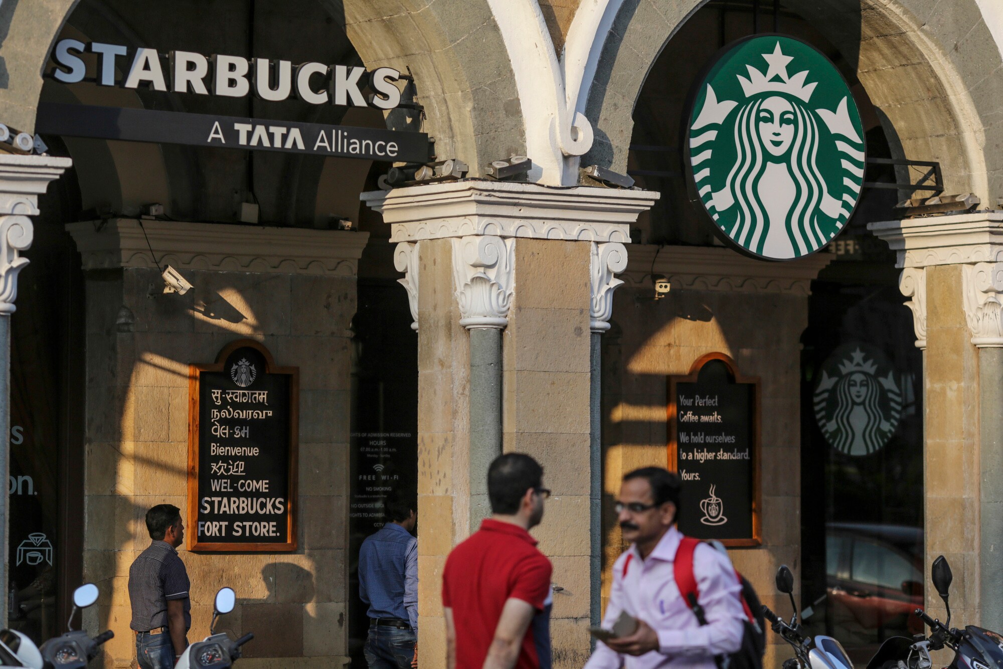 A Starbucks coffee shop in Mumbai.Photographer: Dhiraj Singh/Bloomberg