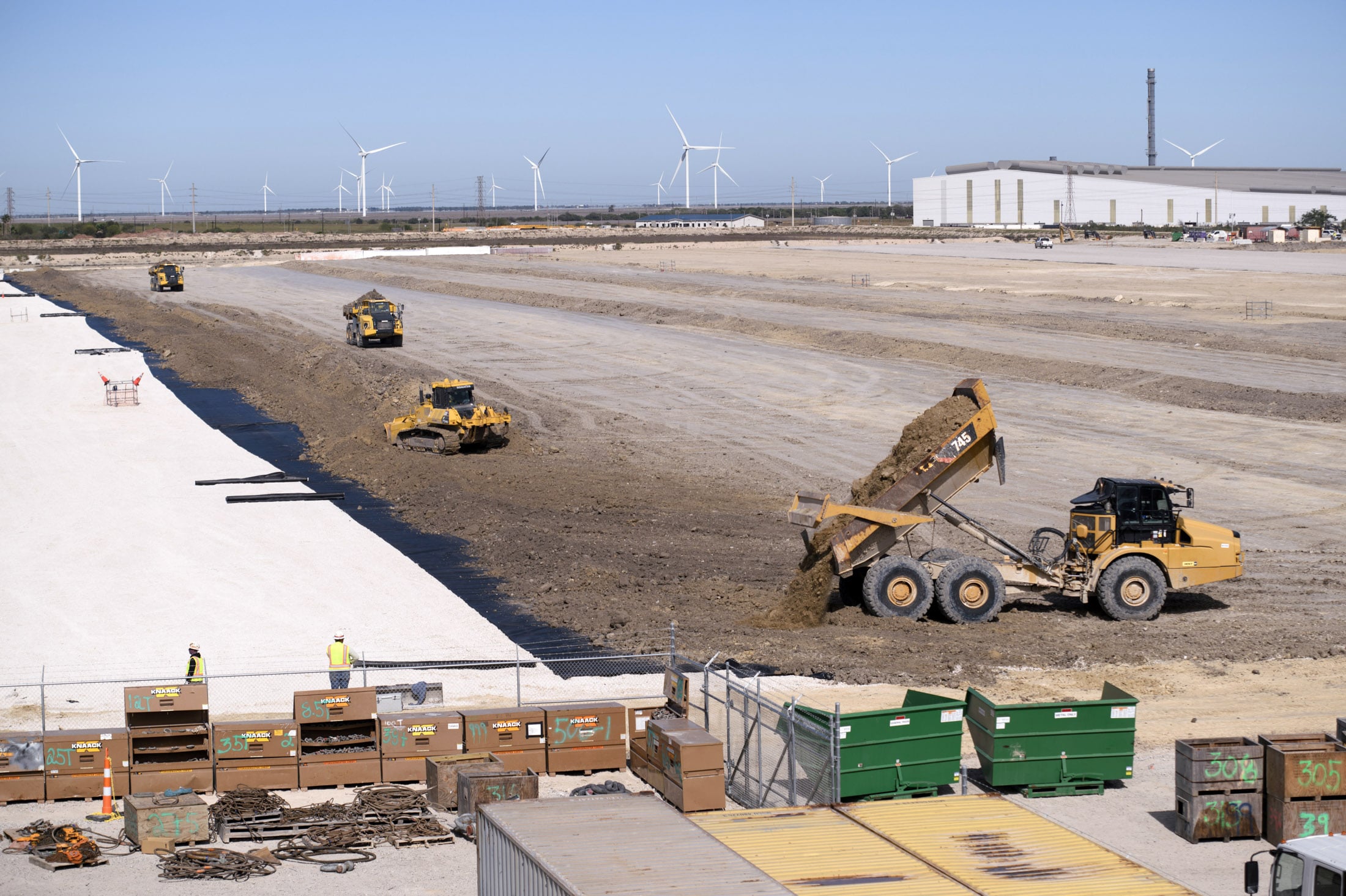 In order to line up project financing, developers in the US, including Cheniere, typically lock in contracts with customers who agree to buy gas for 10 years or longer.Photographer: Mark Felix/Bloomberg