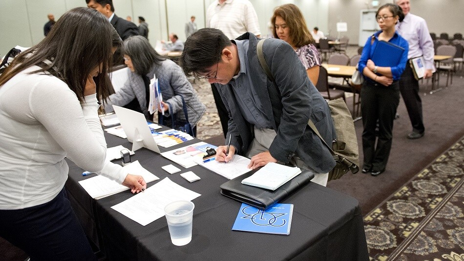 US initial and continuing jobless claims both came in under expectations. Mike McKee reports.Source: Bloomberg