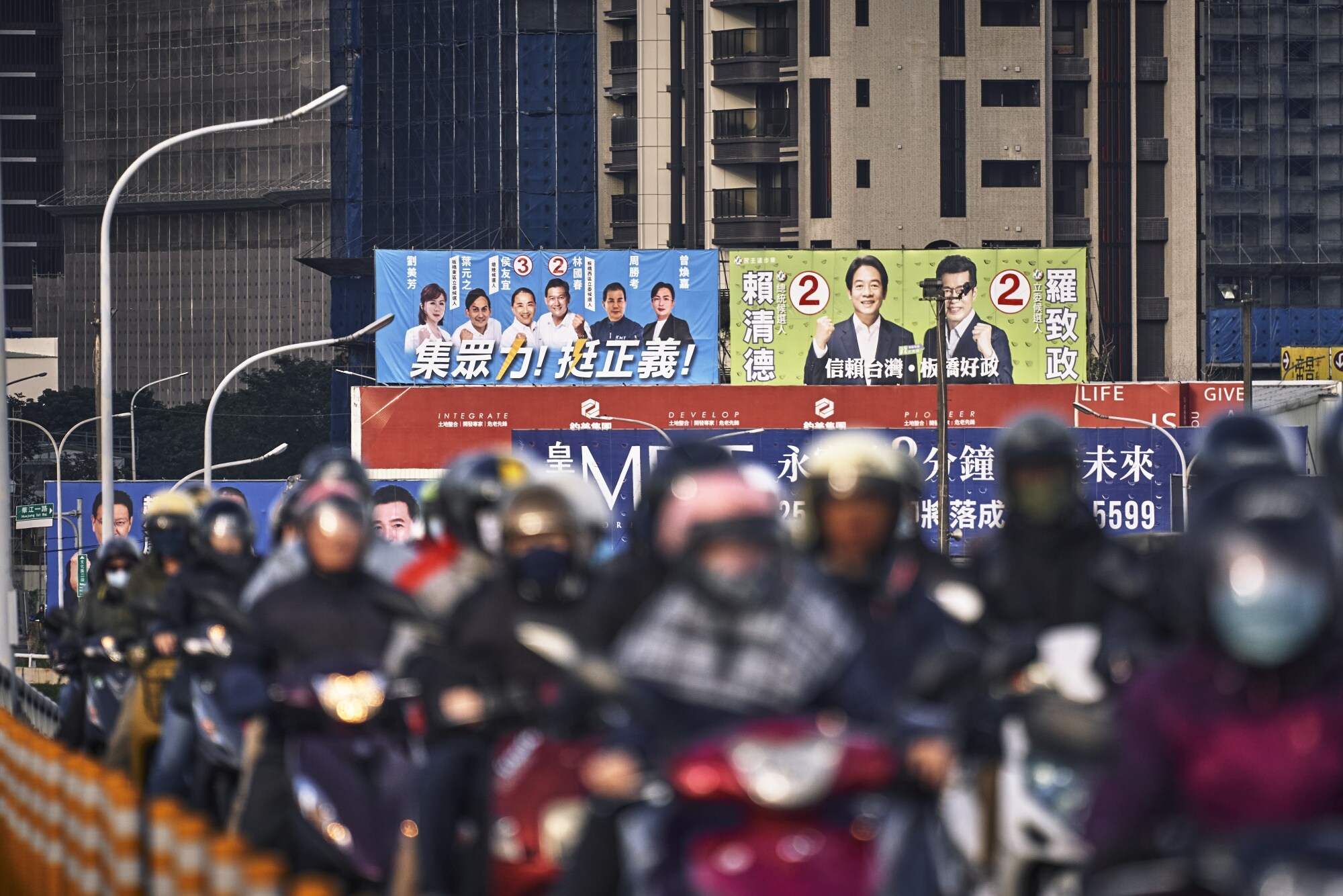 Campaign posters for Lai Ching-te's DPP and Hou Yu-ih's KMT parties in Taipei.Photographer: An Rong Xu/Bloomberg
