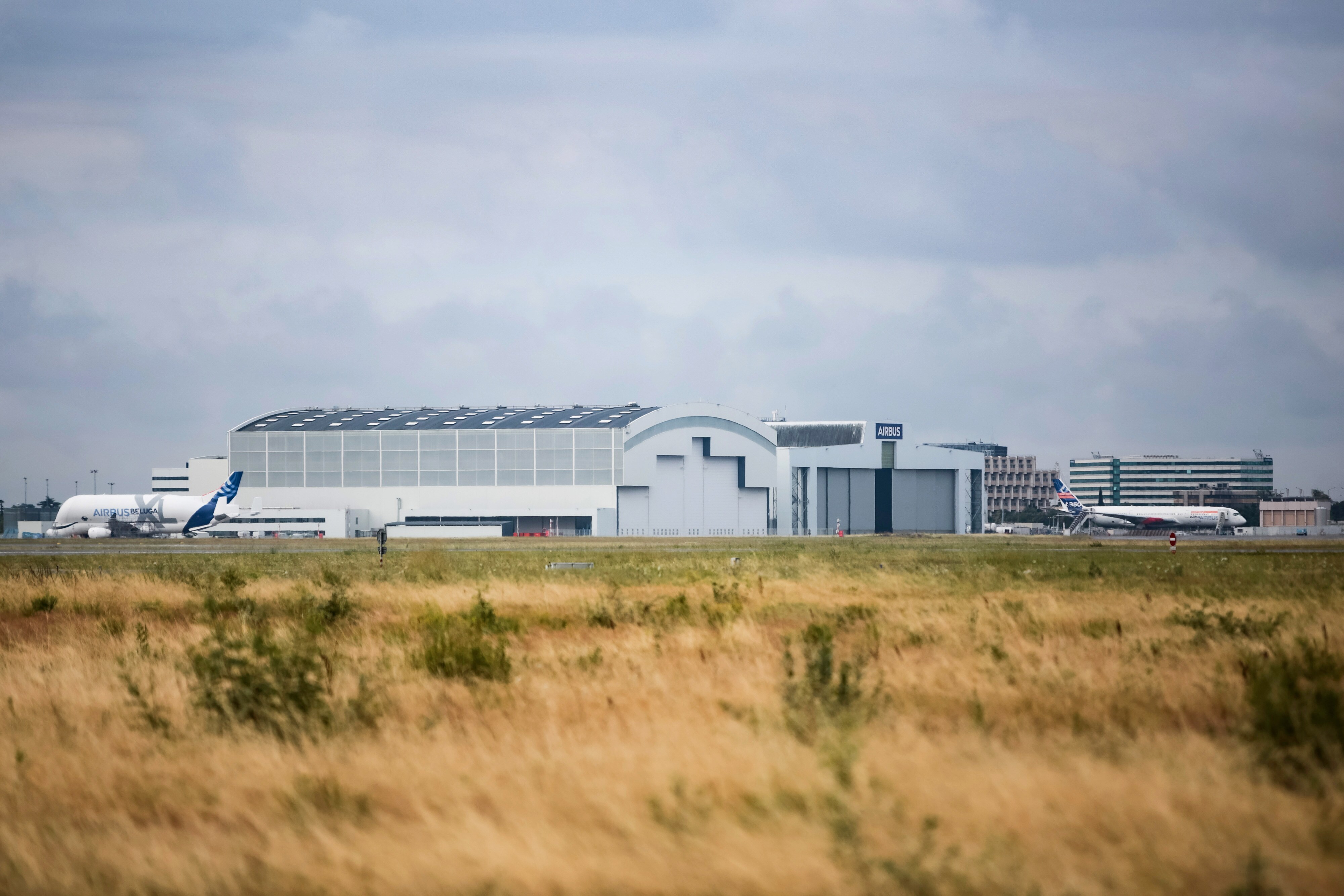 Airbus SE assembly hangars at its factory in Toulouse, France. Photographer: Matthieu Rondel/Bloomberg