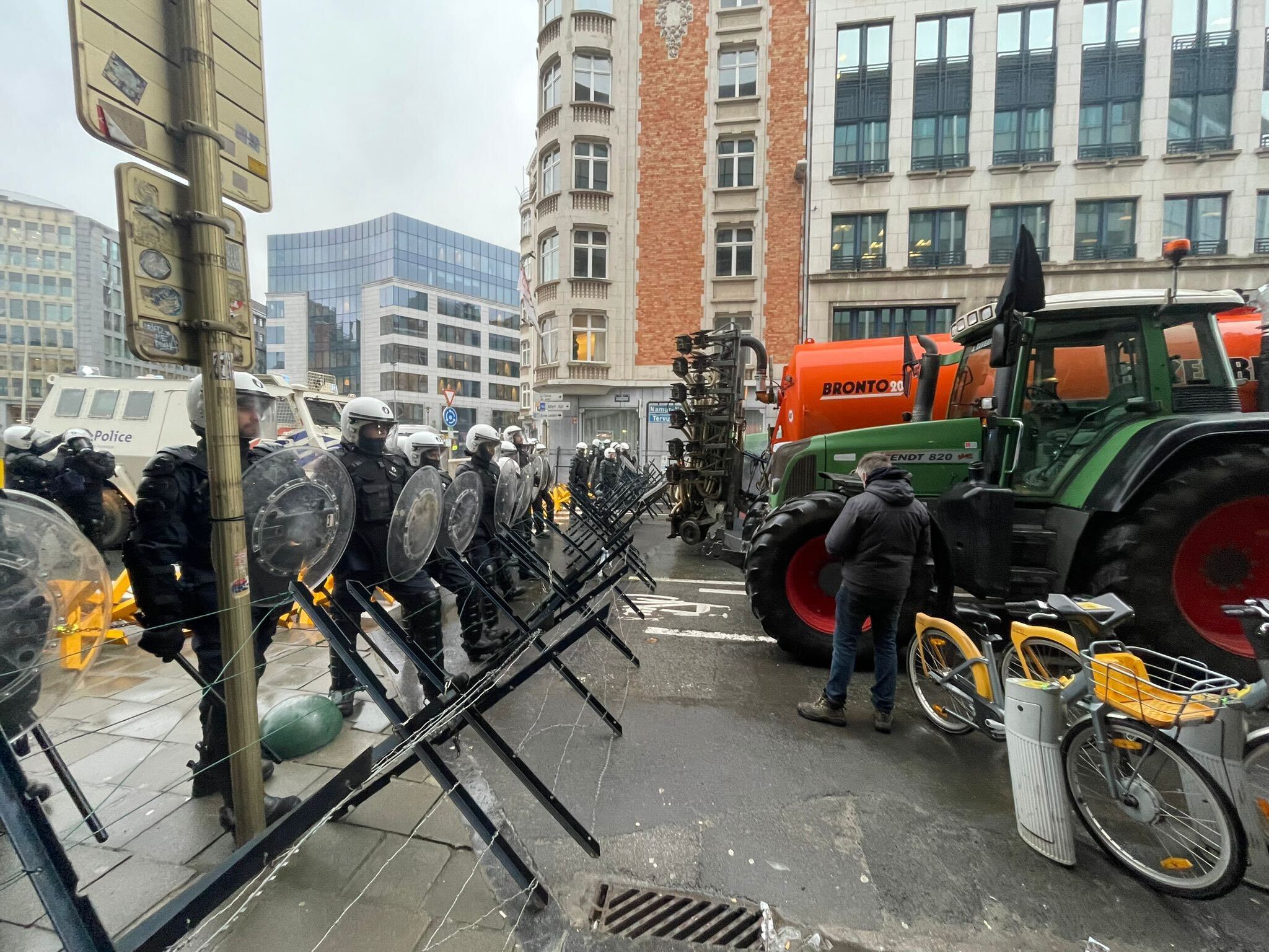 Riot police man a blockade as they face farmers.Photographer: Lyubov Pronin/Bloomberg