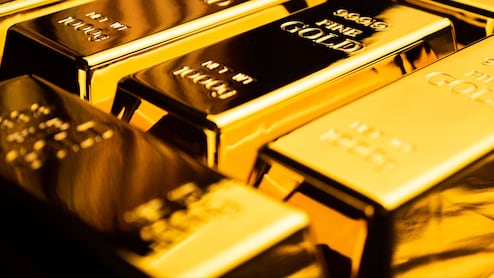 Gold Slips Into Bear Market, But Bulls Still Eye $10,000 Target