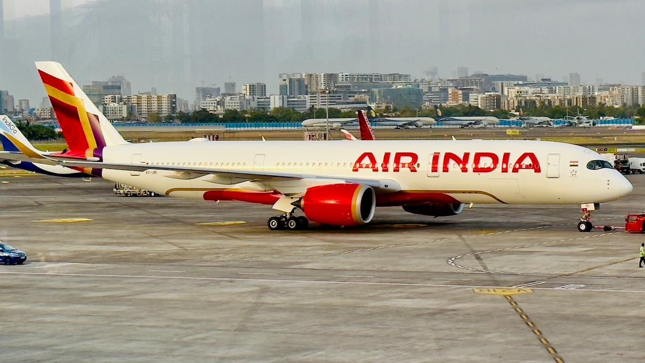 Six In 10 Air India Fliers Face Issues With Timeliness, 40% Flag Food Quality Issues: Report