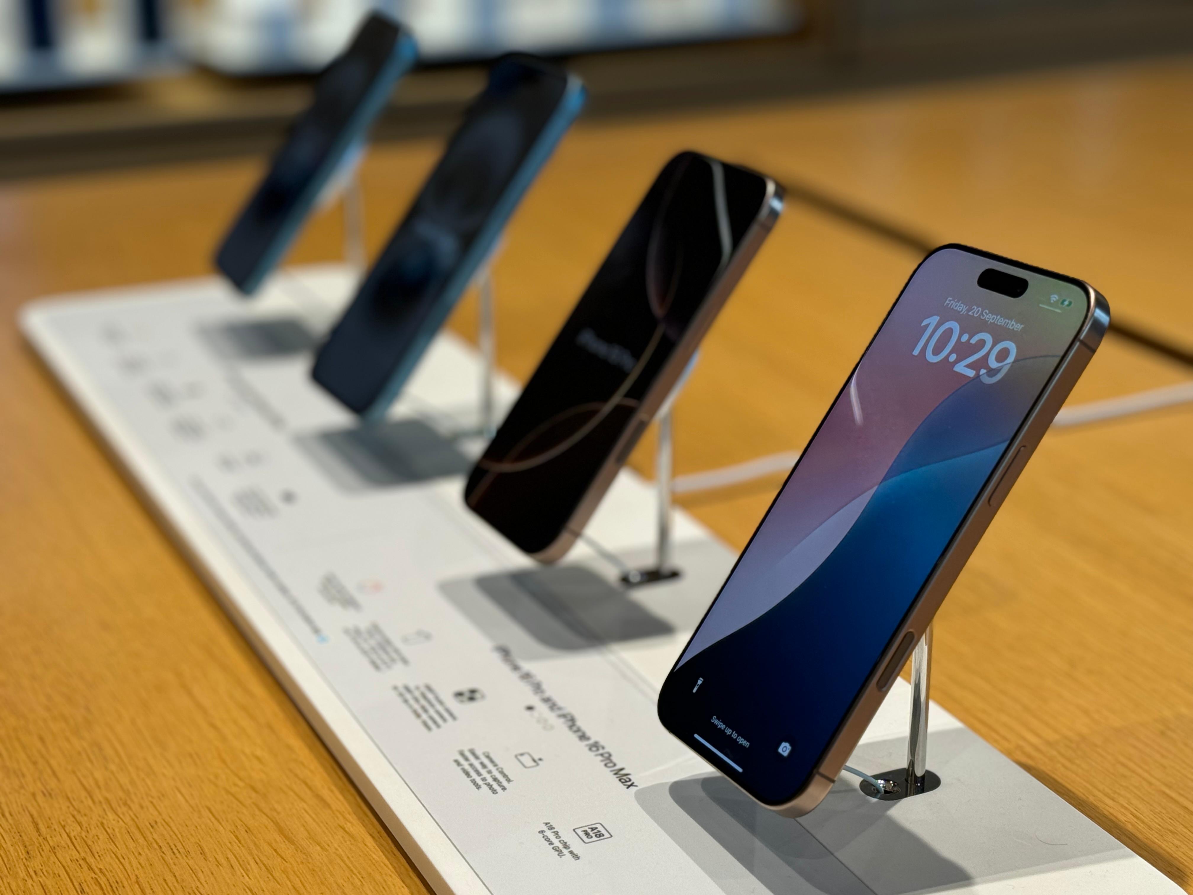 Trump Tariffs Target Apple Production Hubs: Will Your iPhones Get Expensive?