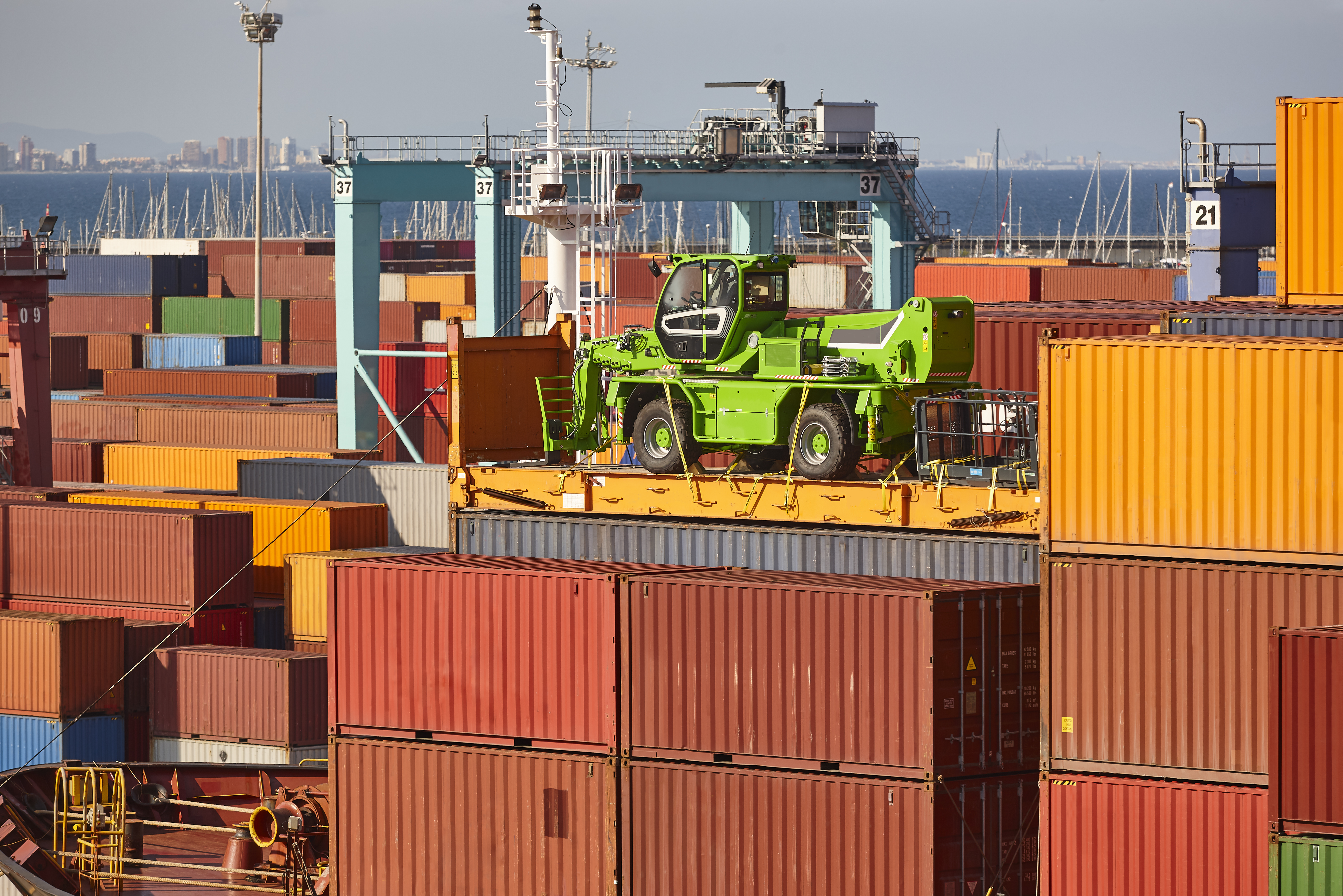 India's Exports Reach Record High Of $825 Billion In FY25