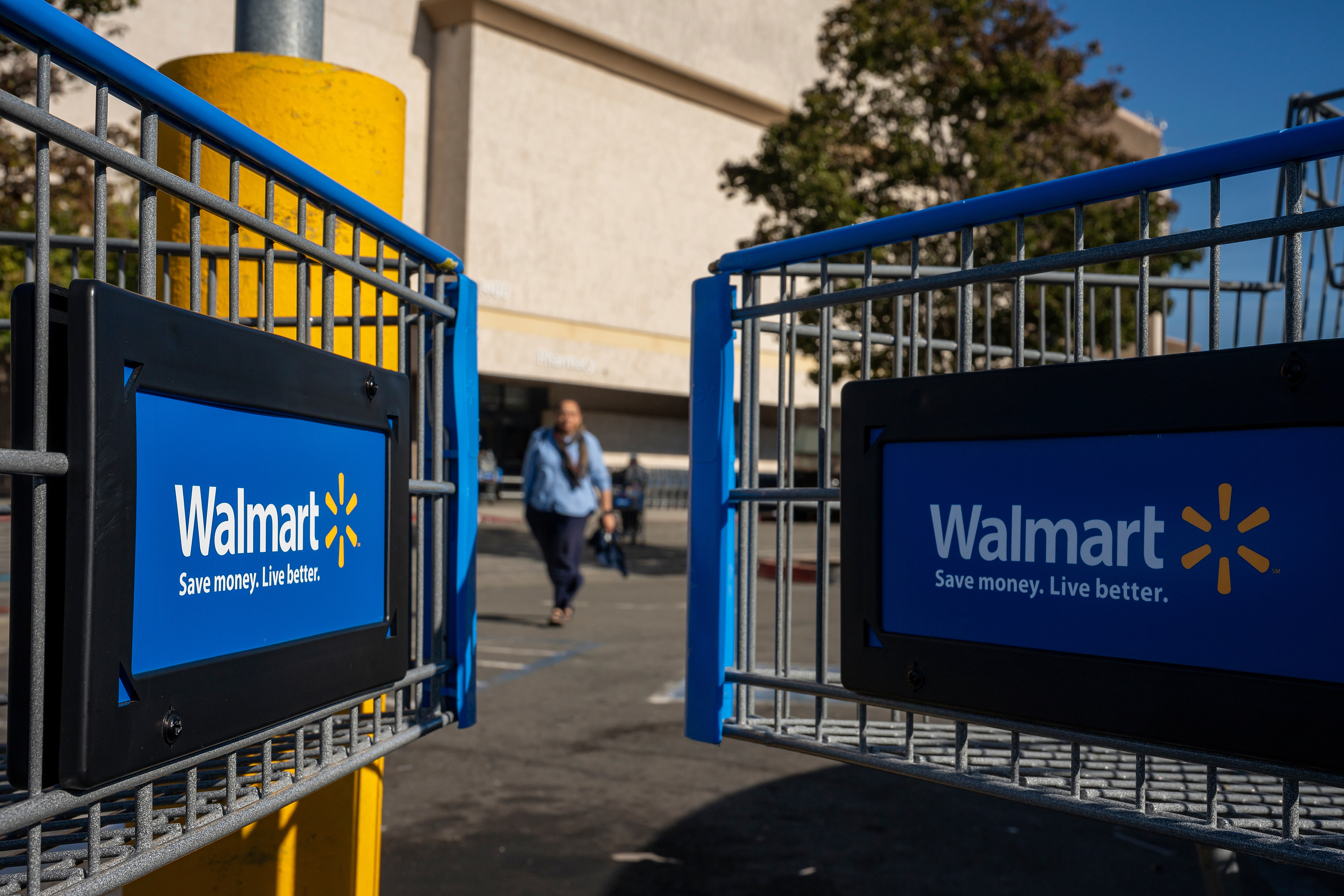 Trump Says Walmart Shouldn&rsquo;t Blame Tariffs for Higher Prices
