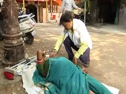 Pune's "Doctor For Beggars" Treats His Patients On Streets, 6 Days A Week Pune's "Doctor For Beggars" Treats His Patients On Streets, 6 Days A Week