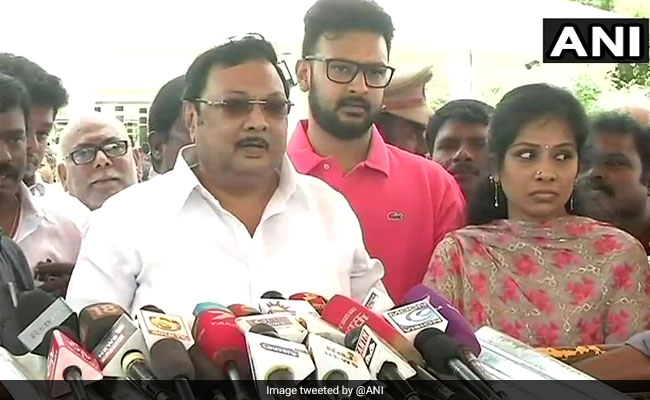 अलागिरी का दावा, पिता और DMK के 'सच्चे वफादार' मेरे साथ