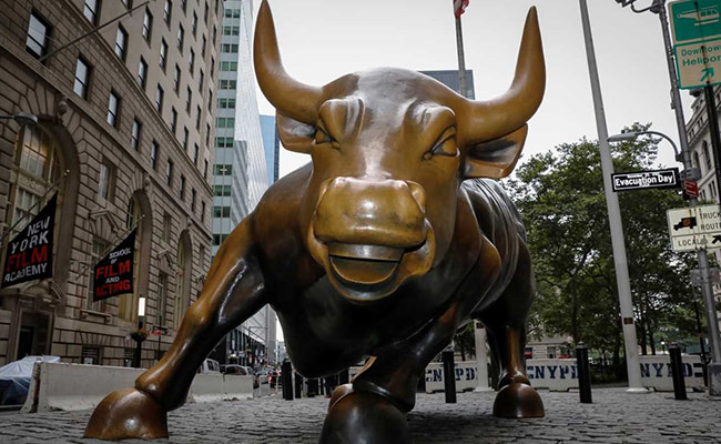 Man Arrested For Vandalising New York City's Charging Bull Statue: Report