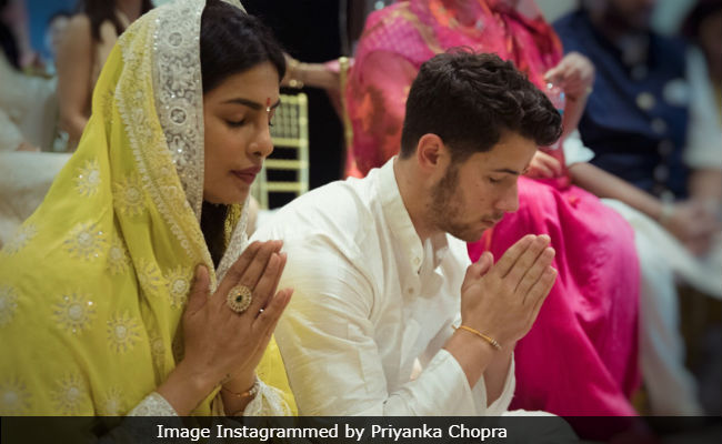 Priyanka Chopra's Mother Madhu Reveals Nick Jonas 'Chanted Mantras Accurately During <i>Roka</i>'