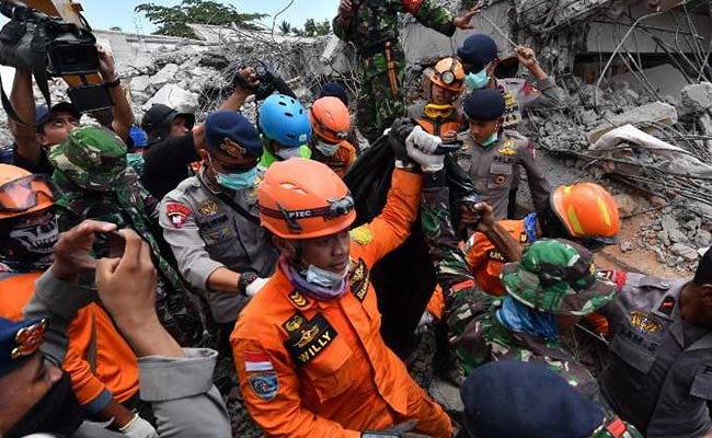 Number Of Dead From Indonesia Quake Rises To 380