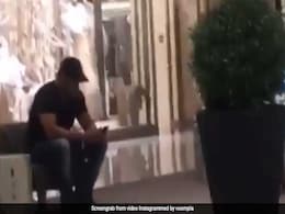 Viral Video: दुबई के मॉल में यूं तन्हाई में वक्त गुजराते दिखे सलमान खान, न फैन साथ न सिक्योरिटी Viral Video: दुबई के मॉल में यूं तन्हाई में वक्त गुजराते दिखे सलमान खान, न फैन साथ न सिक्योरिटी