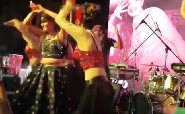 सपना चौधरी ने नागिन डांस से गिराई बिजली, मस्ती में झूमने को कर देंगी मजबूर, देखें Video