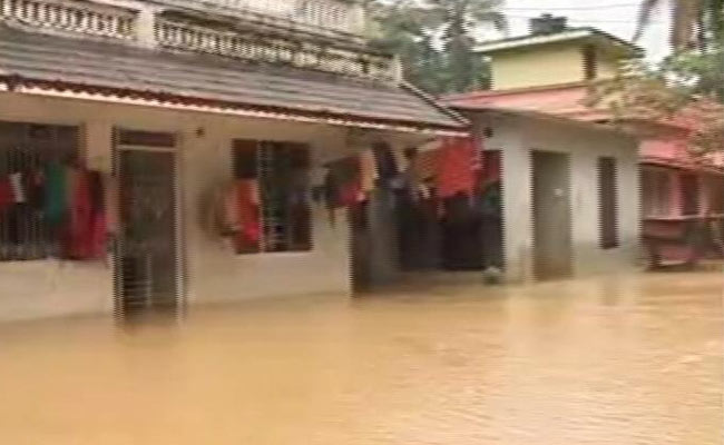 केरल में उतर रहा है बाढ़ का पानी, राहत और बचाव के बीच अब संक्रमण और बीमारियों से निपटने की चुनौती, 10 बातें