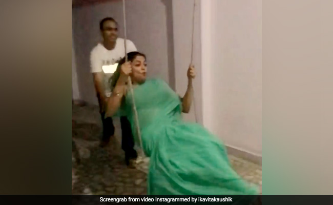 सावन में झूला झूल रही थी ये पंजाबी एक्ट्रेस, भाई से परेशान होकर दे मारी लात- देखें Video