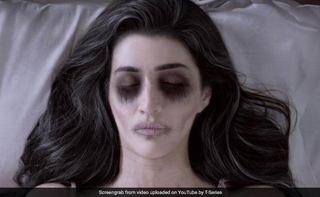 बॉलीवुड एक्ट्रेस कृति सनोन का हुआ ये डरावना हाल, Video देख रह जाएंगे हैरान..