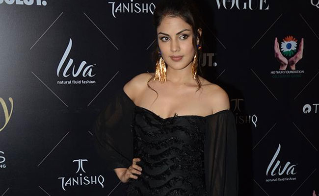 Lakme Fashion Week 2018: Style Advice From Rhea Chakraborty, Showstopper For Urvashi Joneja