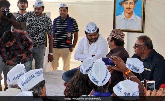 Medha Patkar Not Allowed To Meet Hardik Patel At Fast Venue
