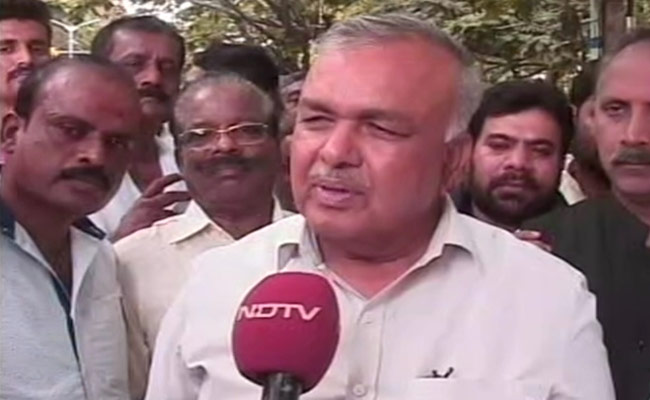 Congress In No Hurry To Fill Six Vacant Cabinet Berths In Karnataka
