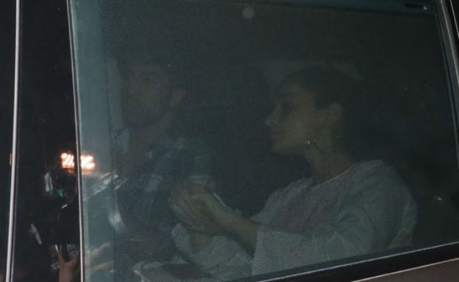 <i>Brahmastra</i>: Ranbir Kapoor, Alia Bhatt Leave Sets Together, Paparazzi Blocks Their Way