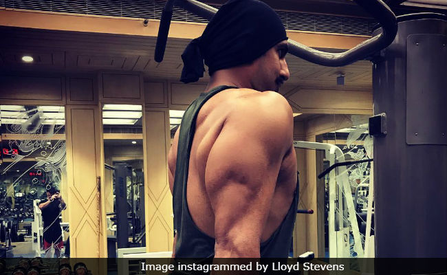 <i>Simmba</i>: Ranveer Singh's Instafam 'Ready For Arrest' After Transformation Pic Goes Viral