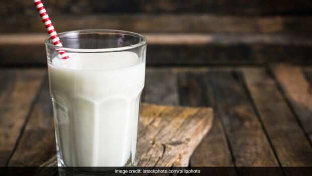 Raw Milk Benefits: कच्चे दूध का इन तीन चीजों के साथ करेंगे इस्तेमाल, तो खिल जाएगी स्किन, मिलेगा नेचुरल ग्लो! और भी कई फायदे