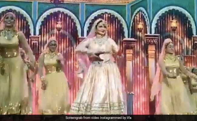 20 साल बाद रेखा ने लगाई स्टेज पर आग, बोलीं- प्यार किया कोई चोरी नहीं की...