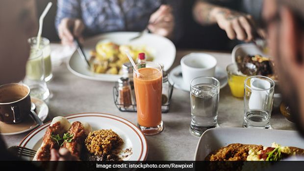 Loud Music At Restaurants Could Be Leading You To Order Burgers Over Salads, Study Says