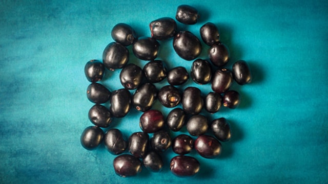 Diabetes diet: Add jamun to your diet this monsoon and control your blood sugar levels