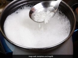 कैसे बनाते हैं चावल का पानी और किस तरह इसे लगाने पर घने होने लगते हैं बाल  कैसे बनाते हैं चावल का पानी और किस तरह इसे लगाने पर घने होने लगते हैं बाल