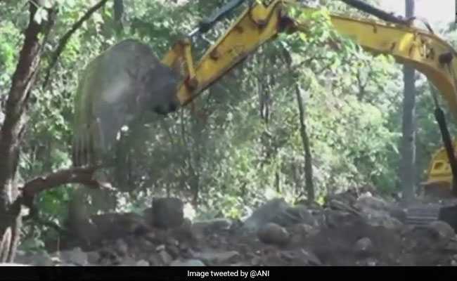 Police, Villagers Build Road In Chhattisgarh's Naxal-Affected Areas