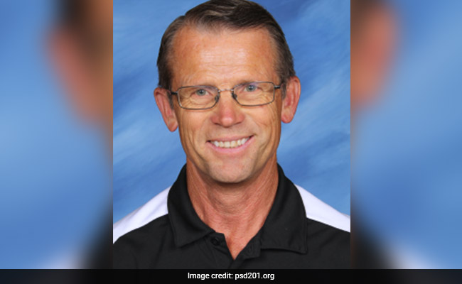 US Teacher Fed Sick Puppy To Turtle As Junior High Students Watched