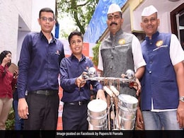 13-Year-Old Mumbai Boy Partners With <i>Dabbawalas</i> For Courier Startup 13-Year-Old Mumbai Boy Partners With <i>Dabbawalas</i> For Courier Startup