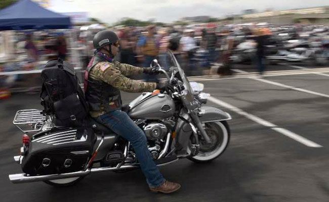 'Rolling Thunder' Parade By Bikers Honours Fallen US Soldiers